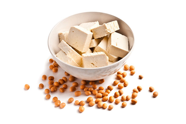 Tofu und Sojabohnen (Foto: 123RF, Jirkaejc) Das östrogenähnliche Isoflavon, ist reichlich in Soja vorhanden.