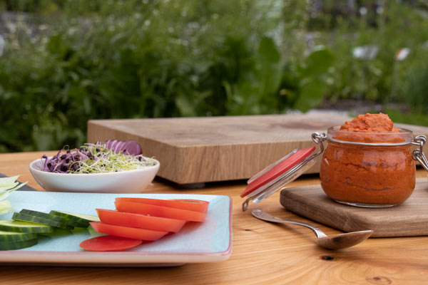 Selbstgemachte Tomatensauce Tomatensugo mit Zutaten